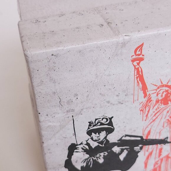 BANKSY GENIUS or VANDAL? Unothorized Echibition Mug BNIP - Picture 8 of 13